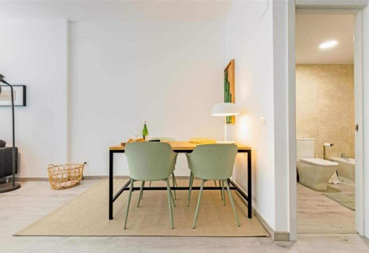 Beach Apartment Montemarcarihuela ตอร์เรโมลิโนส ภายนอก รูปภาพ